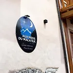 Aux Pieds Du Malatra' 2