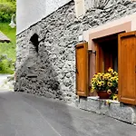 Aux Pieds Du Malatra' 2 *