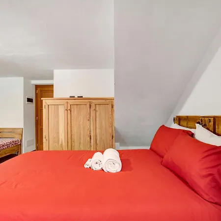 Aux Pieds Du Malatra' 2