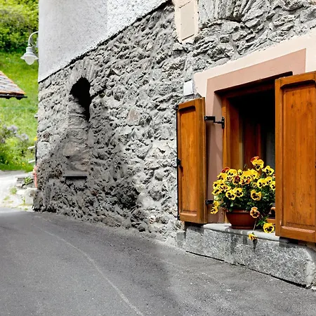 Aux Pieds Du Malatra' 2 *