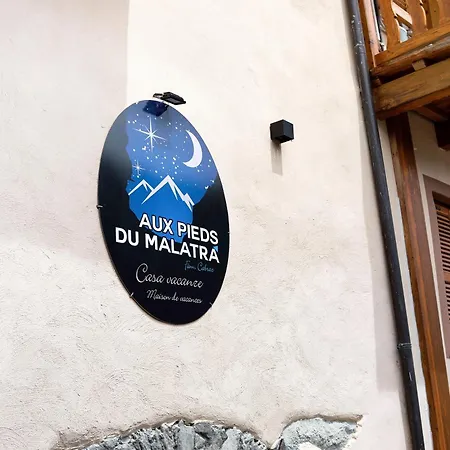 Aux Pieds Du Malatra' 2